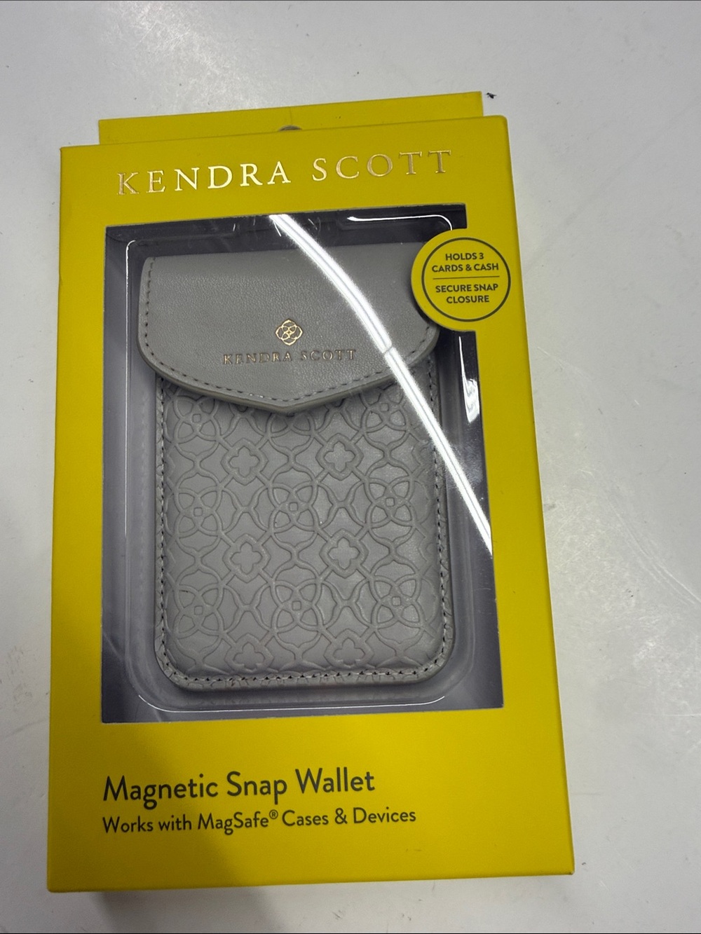 NEW Kendra Scott Magnetic Snap Wallet for MagSafe